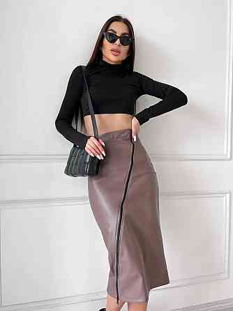 Кожаная юбка миди с разрезом 