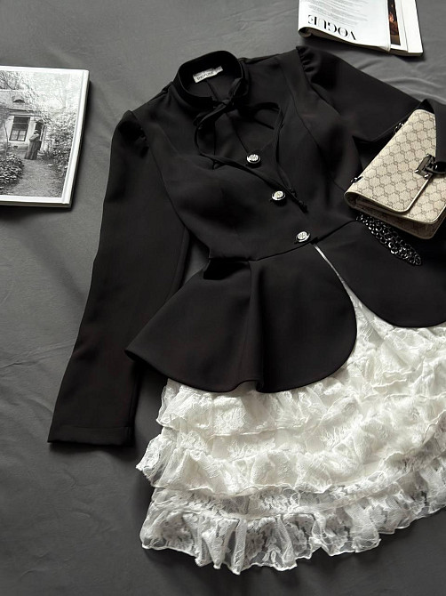 Женский романтичный костюм двойка: приталенный жакет костюмка с кружевной юбкой 44/46 Одесса - изображение 7