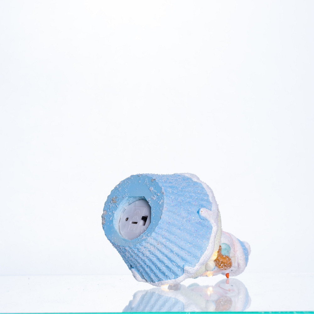 Yiwu Новорічна декоративна фігурка з підсвіткою 10×10×17.5 см Новорічний декор Сніговик на кекс Коломия - фото 4