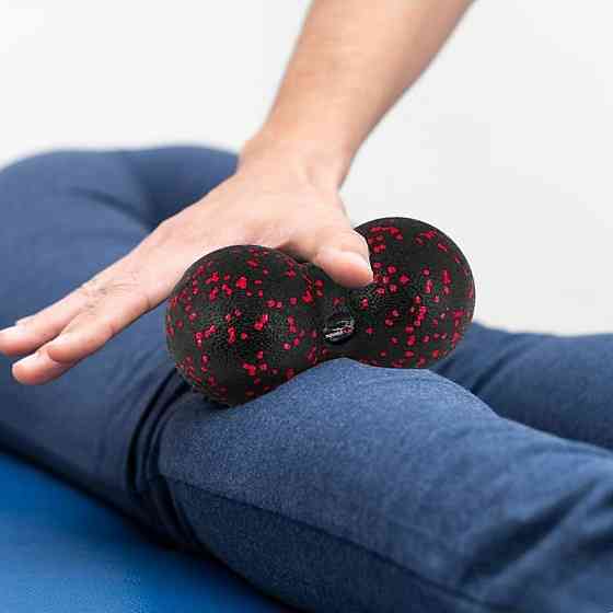 Масажний м'яч подвійний PowerPlay PP-4352 Epp foam peanut ball (d8*16cm.) Чорно/Червоний Кам'янське