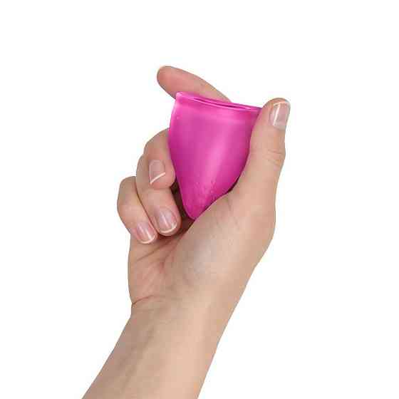 Менструальна чаша Fun Factory FUN CUP SIZE A Magenta, багаторазова, діаметр 4 см, об’єм 20 мл Sex Aura Київ