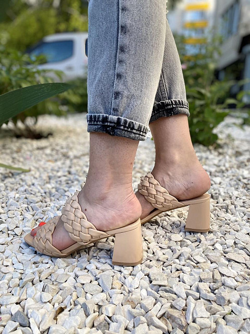 Stilli Шльопанці жіночі зі штучної шкіри на підборах бежеві STILLI L117-2 р. 36, 38, 39 / Літні Коломыя - изображение 10