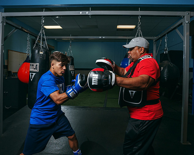 Лапи боксерські TITLE Boxing Aerovent Excel Incredi-Mitts 2.0 Black/Red/White Каменское - изображение 8