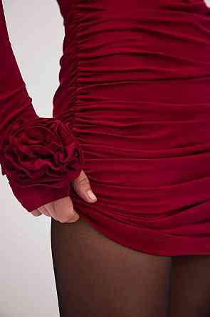 Женское облегающее праздничное мини платье с розами на рукавах микродайвинг Бордо, 40/42 Одесса