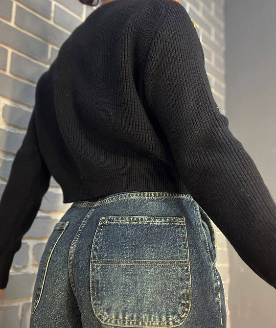 Свитер женский MIX RAY 6733 золотые пуговицы на плечах укороченный свободный, черный, one size Киев - изображение 4