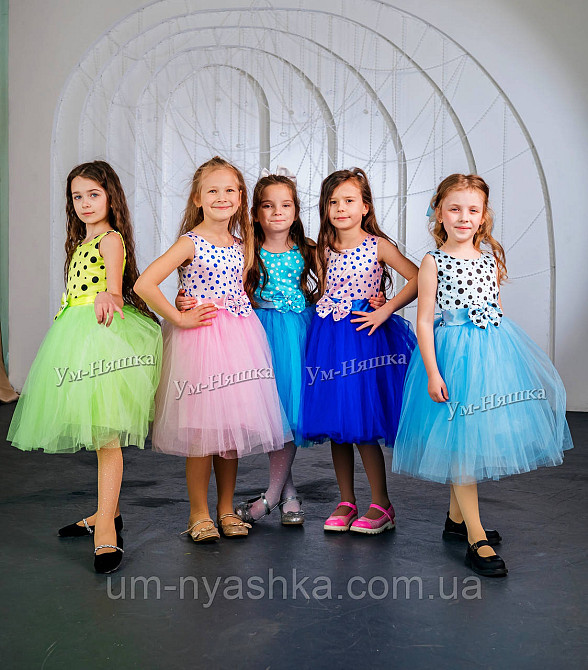 Пышное нарядное платье в горох в ретро стиле 