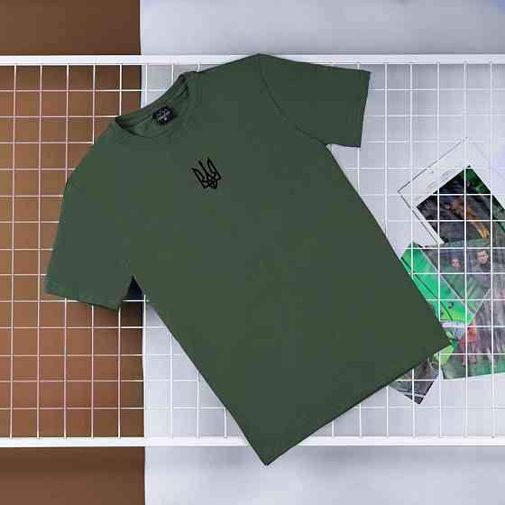 Футболка мужская однотонная хаки Pobedov Peremoga - наклейка Герб 4см чорна Киев