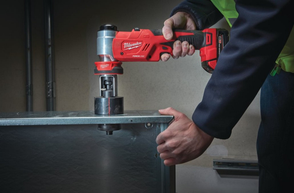 Пробойник гидравлический для отверстий аккумуляторный FORCE LOGIC MILWAUKEE M18 HKP-201C (зарядное устройство, 1 аккумулятор М18 2 Ач, а Одесса - изображение 10