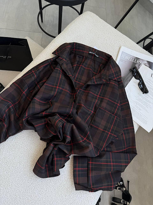 Женская классическая рубашка в клетку оверсайз кроя костюмный тиар Шоколад Одесса - изображение 6