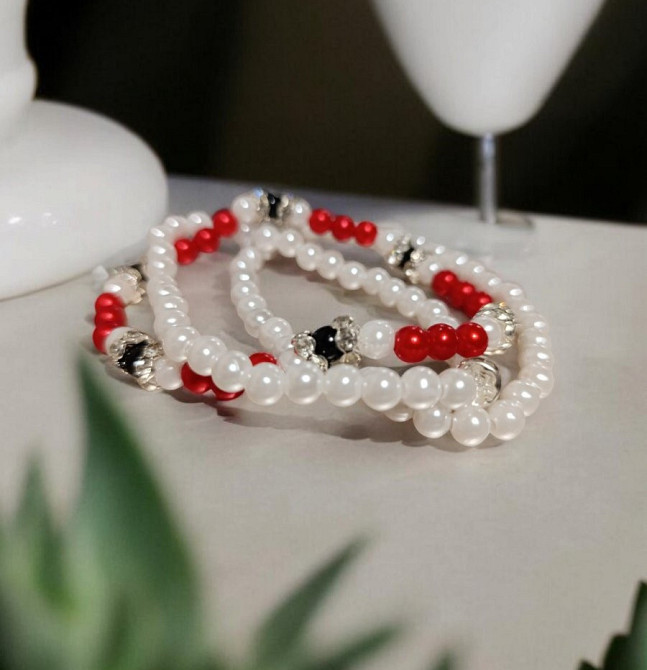 Жіночий браслет-біжутерія на руку на гумці міцний модний стильний новий білий червоний намисто під перли PaGo Одеса - фото 1