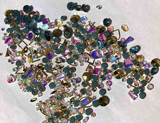 Стрази Swarovski мікс різні розміри і форми + формочки різних форм (1400 шт) АВ , сині й лілові. Київ