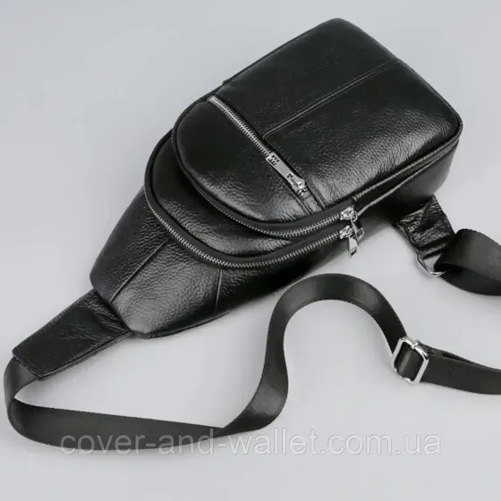 Зручна чоловіча сумка-слінг із фактурної шкіри чорного кольору Puos Київ