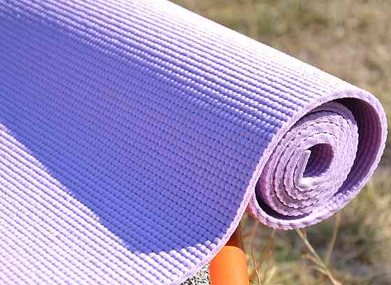 Килимок для йоги фітнесу гімнастіки каремат PowerPlay 4010 PVC Yoga Mat Лавандовий 173см на 61см Київ