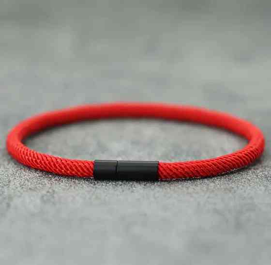 Красный браслет из шнура с металлическим замком – унисекс аксессуар Киев