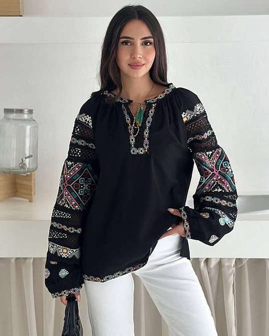 Женская современная вышиванка с разноцветной вышивкой 80% хлопок, 20% полиэстер. Одесса - изображение 3