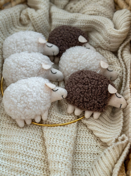 Дитячий мобіль на ліжечко для немовлят ручної роботи WooolyWool «Баранці» Київ - фото 6