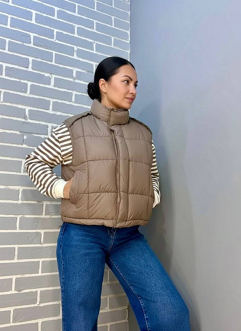 Жилетка женская Lady Yep 9039 стеганная короткая со вставкой из экокожи капучино, капучино, 42 Киев - изображение 20