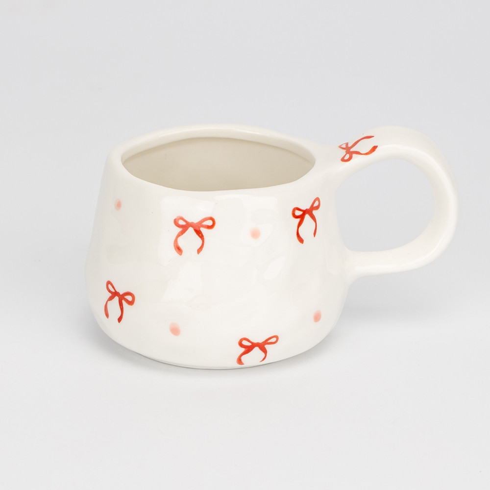 Чашка з блюдцем у святковому дизайні 