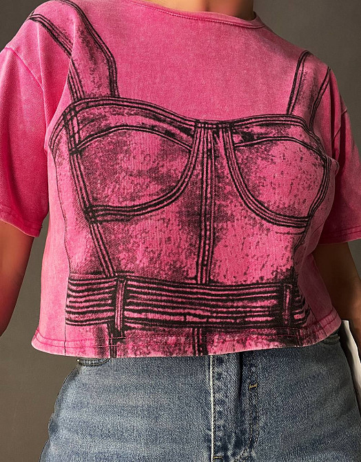 Футболка жіноча A-N 2732 варена коротка широка малюнок корсет бра, рожевий, one size Київ - фото 20