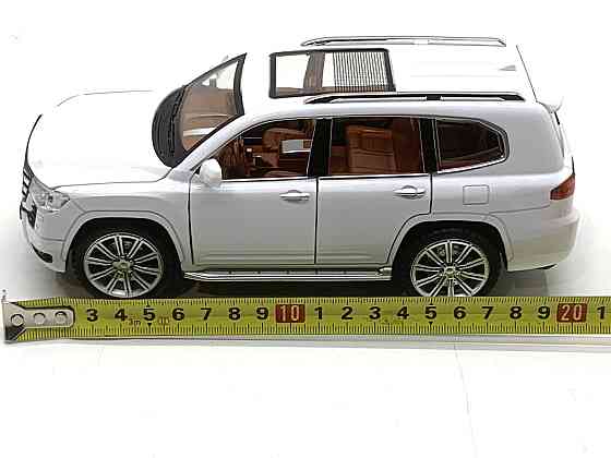 Машина Автосвит Toyota Highlander инерционная открываются двери капот багажник 21см Білий (AP-2024) Чернігів