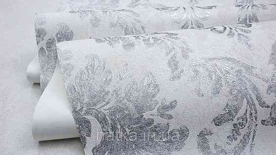 Шпалери метрові вінілові на флізеліні Sintra Classic класика вензель структурні сріблясті на білому 406649 Київ