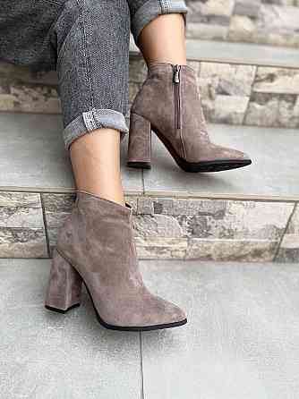 Nivelle Черевики жіночі NIVELLE капучино натуральна замша 37р. каблук 9.5см висота 10см (3026) Коломия