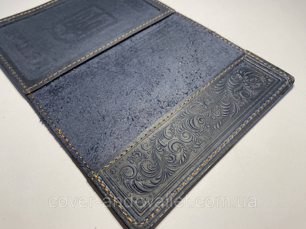 Шкіряна обкладинка на паспорт із гербом України синього кольору ST Leather Київ - фото 10