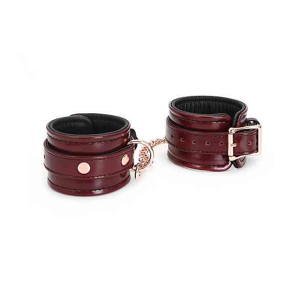 Шкіряні наручники Liebe Seele Wine Red Wrist Cuffs, знімний ланцюжок-кріплення Sex Aura Київ