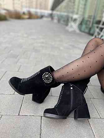 Crisma Черевики жіночі CRISMA чорні замша натуральна каблук 7.5см висота 10см розміри 36-39 (29 Коломия