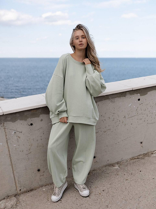 Женский оверсайз костюм: объемная кофта с трендовыми брюками бананами турецкий дабл фейс 100% хлопок Оливка Одесса - изображение 8