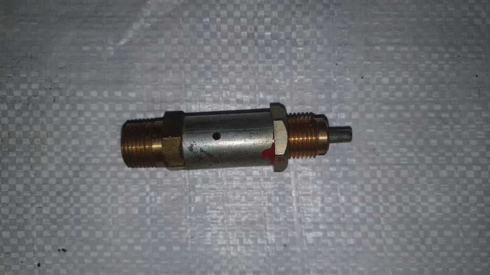 Клапан разгрузочный ресивера ЗИЛ-130. СССР. Харьков - изображение 1