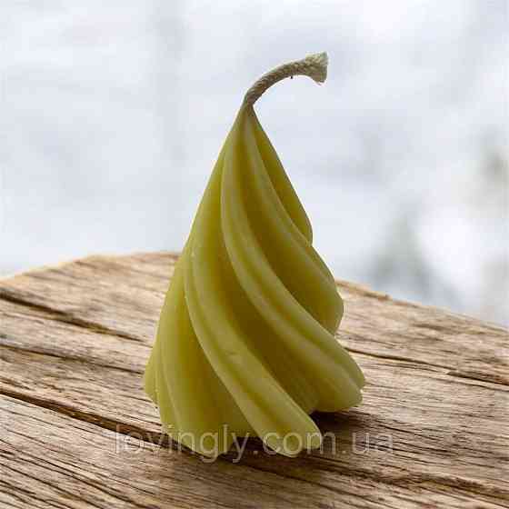 Святкова свічка з натурального воску у формі ялинки 8 см Ірпінь