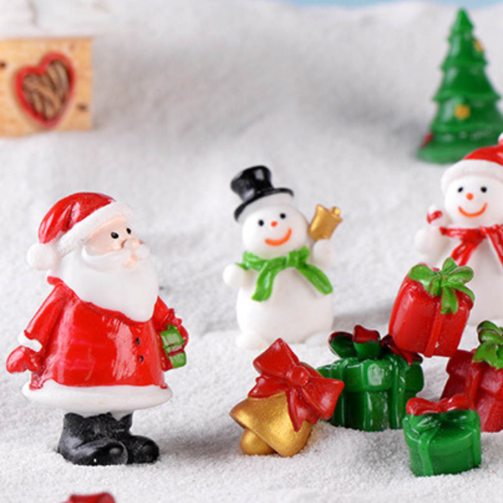 Миниатюрная рождественская фигурка Санта с подарком для микроландшафта, новогоднего декора и творчества Одесса - изображение 3