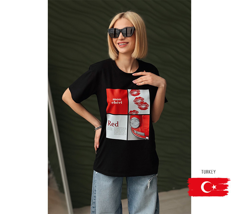 Женская футболка с акцентным принтом 