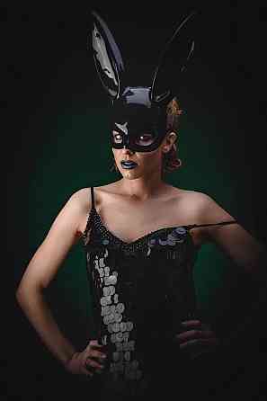 Маска кролика PlayBoy RESTEQ 36 см — черная глянцевая костюмная маска для вечеринок, косплея и Хэллоуина Киев