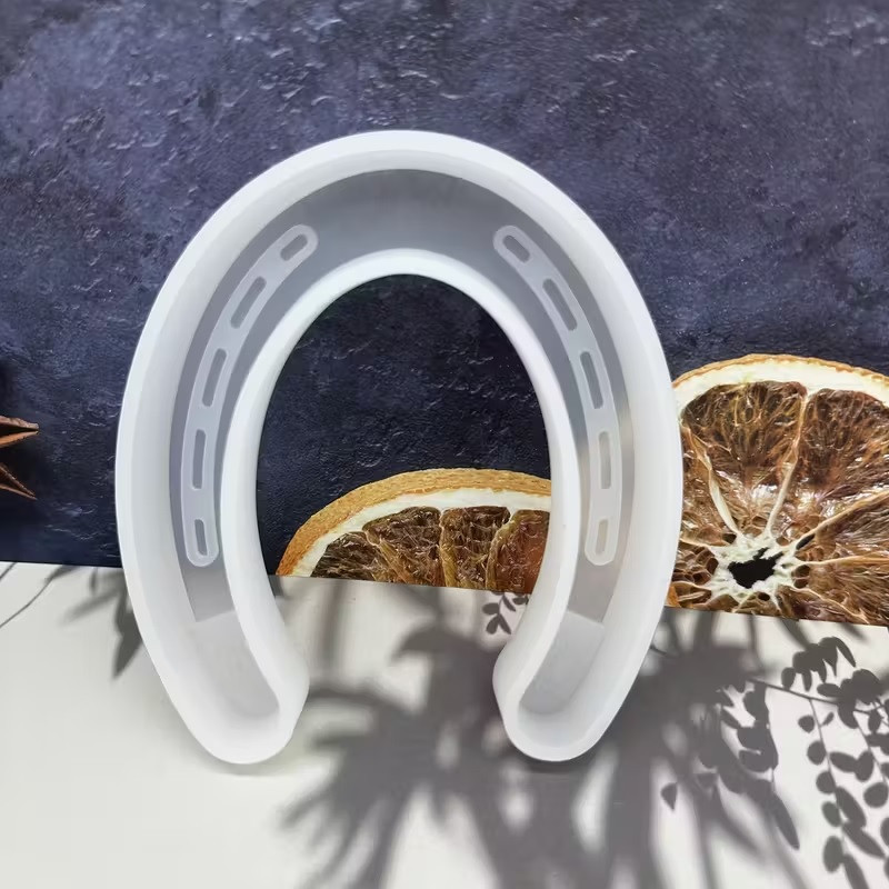 Силиконовая форма-подкова для свечей, смолы и гипса — белая Киев - изображение 1