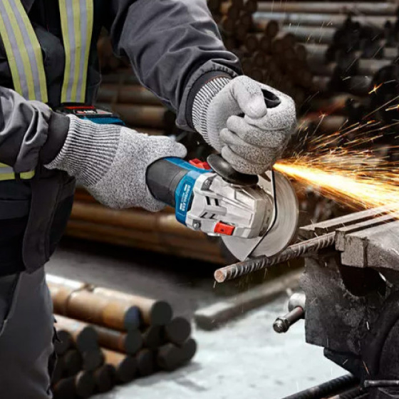 Профессиональная угловая шлифмашина аккумуляторная Bosch GWS 18V-11 S Professional : без АКБ (06019N4000) Киев