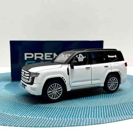 Машина Автосвіт Toyota Land Cruiser 300 інерційна масштаб 1:32 відчиняються двері капот багажник 15 см Біла (AP-2088) Чернігів