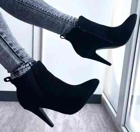 Жіночі Черевики Чорні на Каблуці Замшеві Модельні Ботильйони (розміри: 36,37,38,40) — 60-2 Дніпро