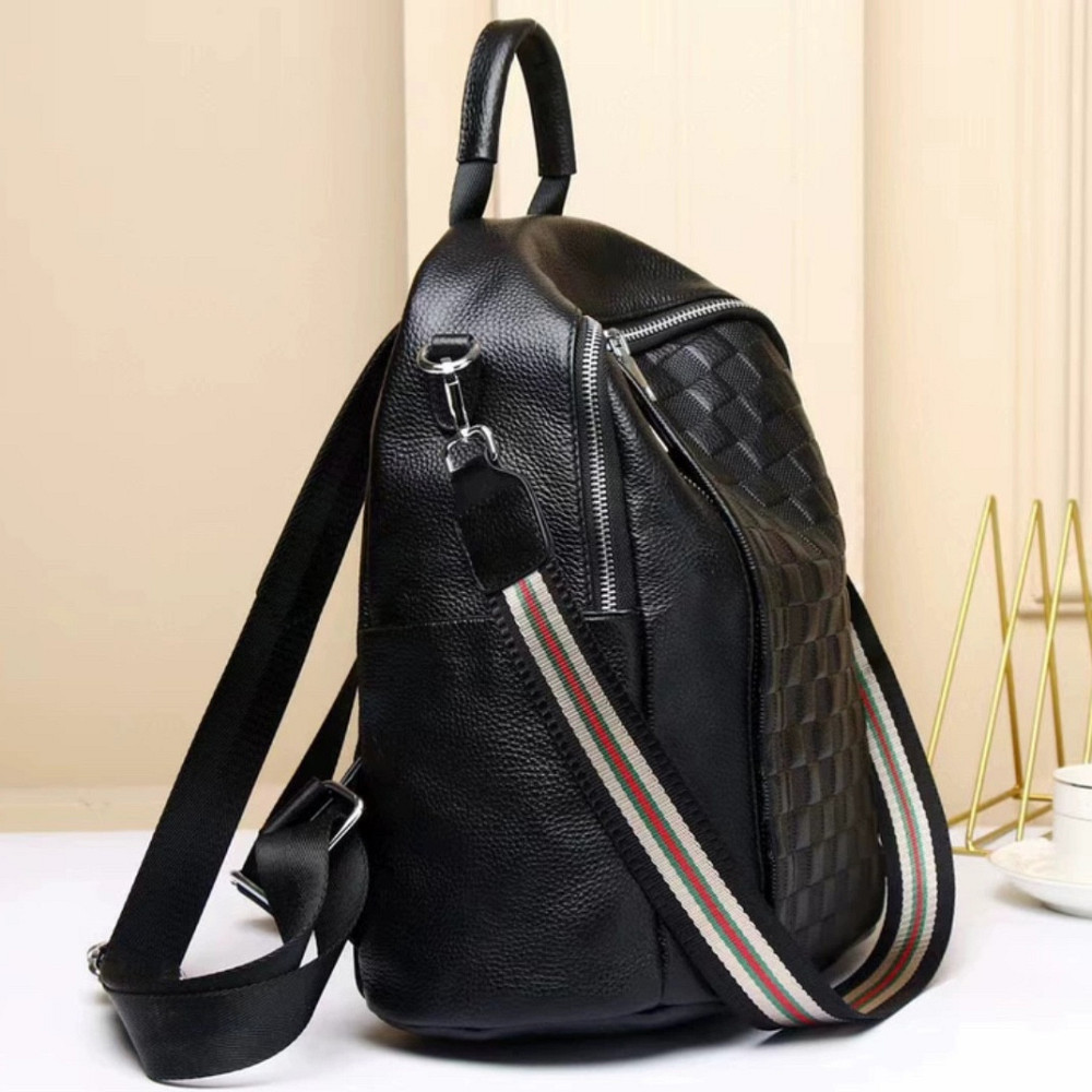 Шкіряний жіночий рюкзак з тисненням 25х30х11, сумка наплічна з шахматним візерунком, чорна Кам'янське - фото 4