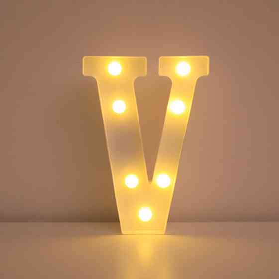 Буква с подсветкой V объемная маленькая 21 на 17 см белый Киев