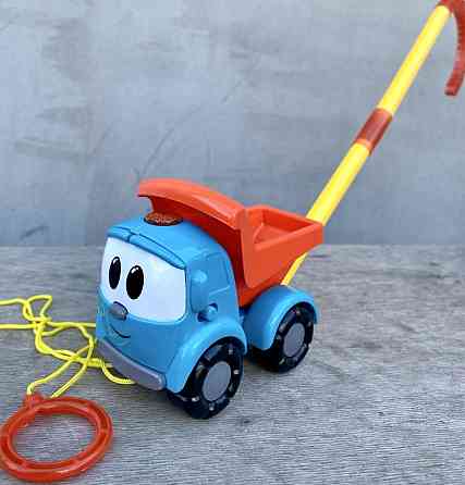 Музыкальная Грузовик Лёвая игрушка каталка с палкой / Грузовичок Льева. Харьков
