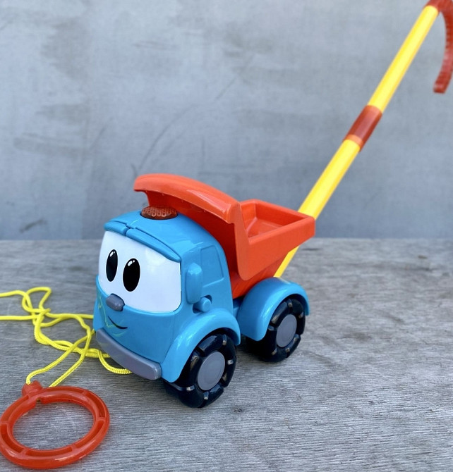 Музыкальная Грузовик Лёвая игрушка каталка с палкой / Грузовичок Льева. Харьков - изображение 1