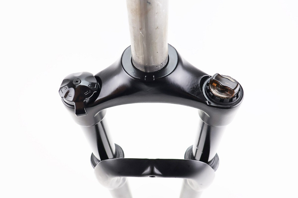 Вилка 24" амортизаційна, без різьби 1-1/8" (28,6мм), шток 195мм, з ходом 80мм, Disk-brake, чорна (можливі подряпини) Київ - фото 3