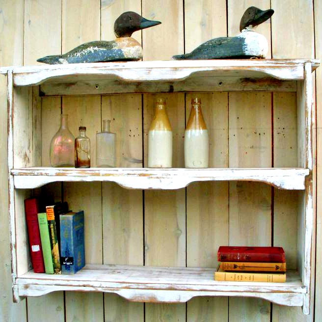 Настенная книжная полка 