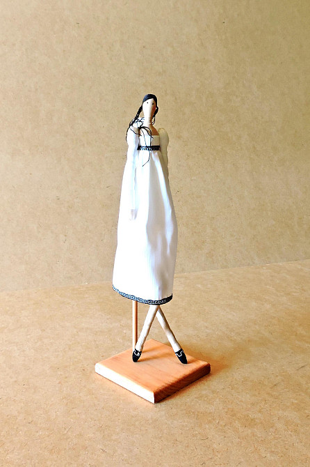 Подставка для кукол 