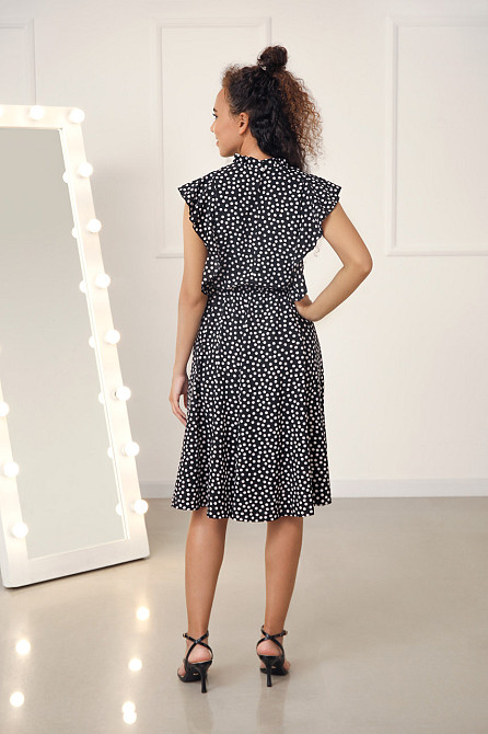 Платье в горошек с воланами 