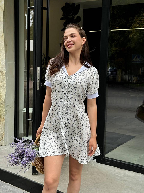 Жіноча міні-сукня з штапелю з білим комірцем Фіолетові квіти XS-S Харків - фото 1