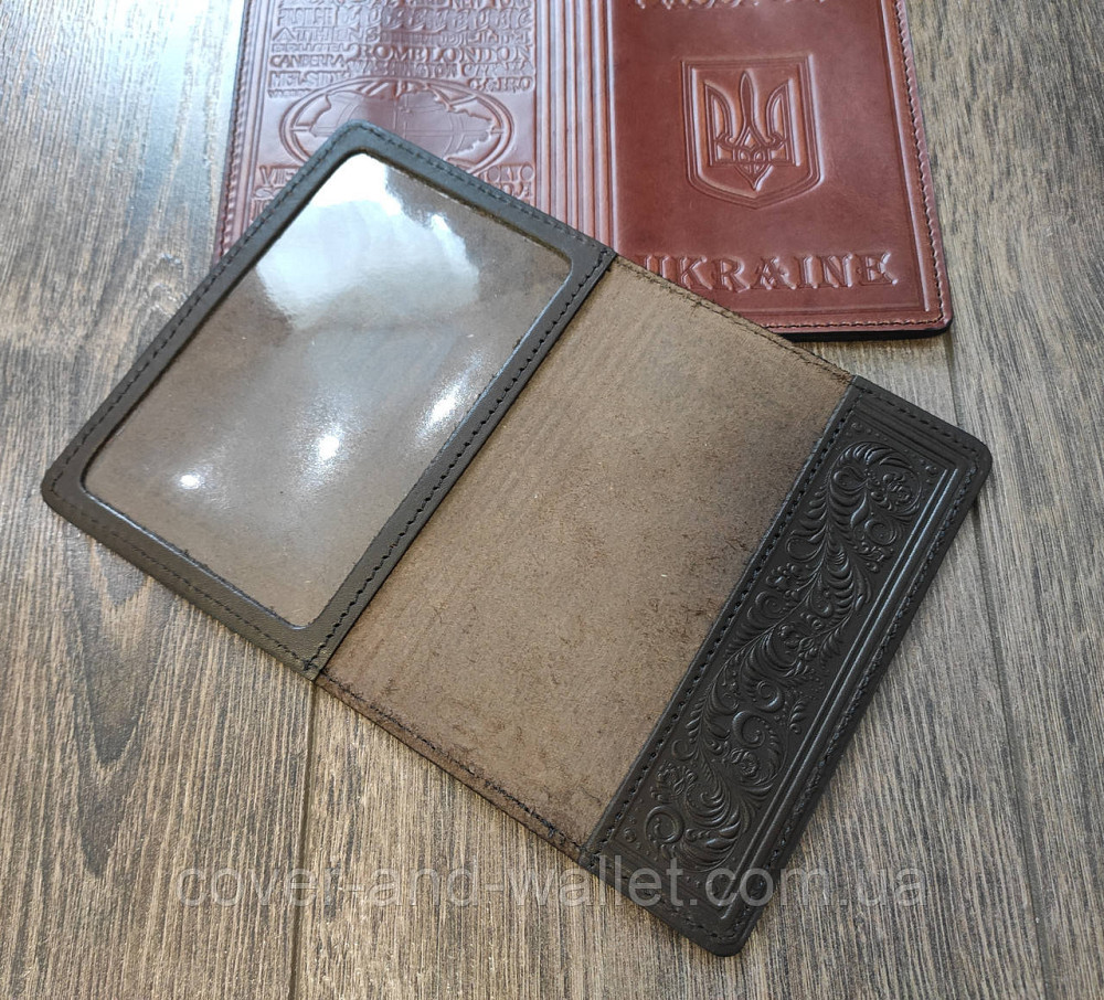 Шкіряна обкладинка на паспорт із тисненням «Герб України» з прозорим вікном Puos Київ - фото 4