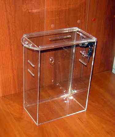 Скринька для пожертв EKOSTAR 215х120х300мм з прорізами під ремінь та кишенею А4 Київ